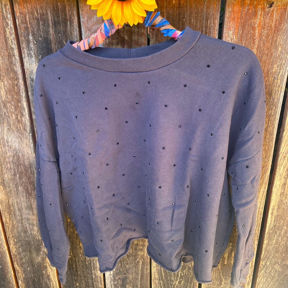 Sparkly & Sporty! Casual cropped with shiny gems!